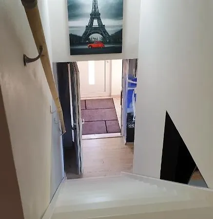 別荘 2 Bedrooms House With Enclosed Garden And Wifi At Slezska オストラヴァ