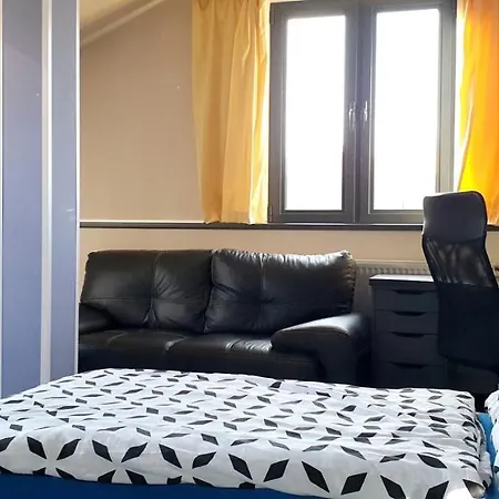 2 Bedrooms House With Enclosed Garden And Wifi At Slezska *