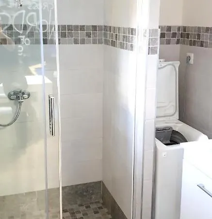 2 Bedrooms House With Enclosed Garden And Wifi At Slezska Сasa de vacaciones